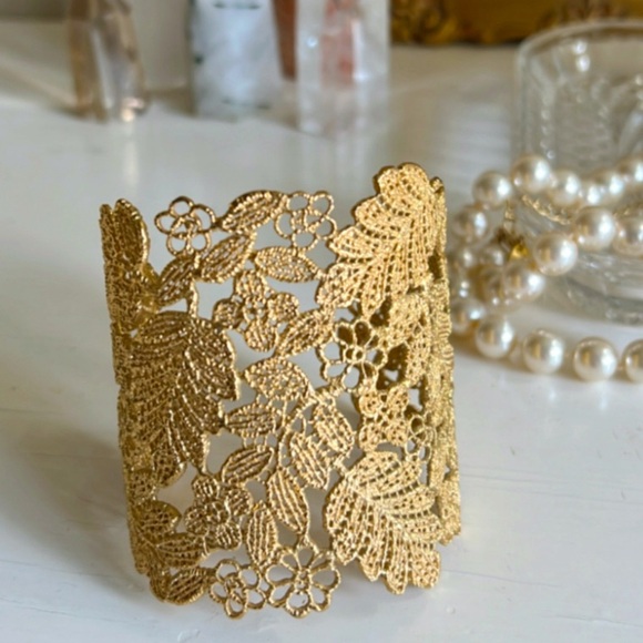 Art Nouveau Vintage Style Cuff Bracelet - Picture 1 of 5